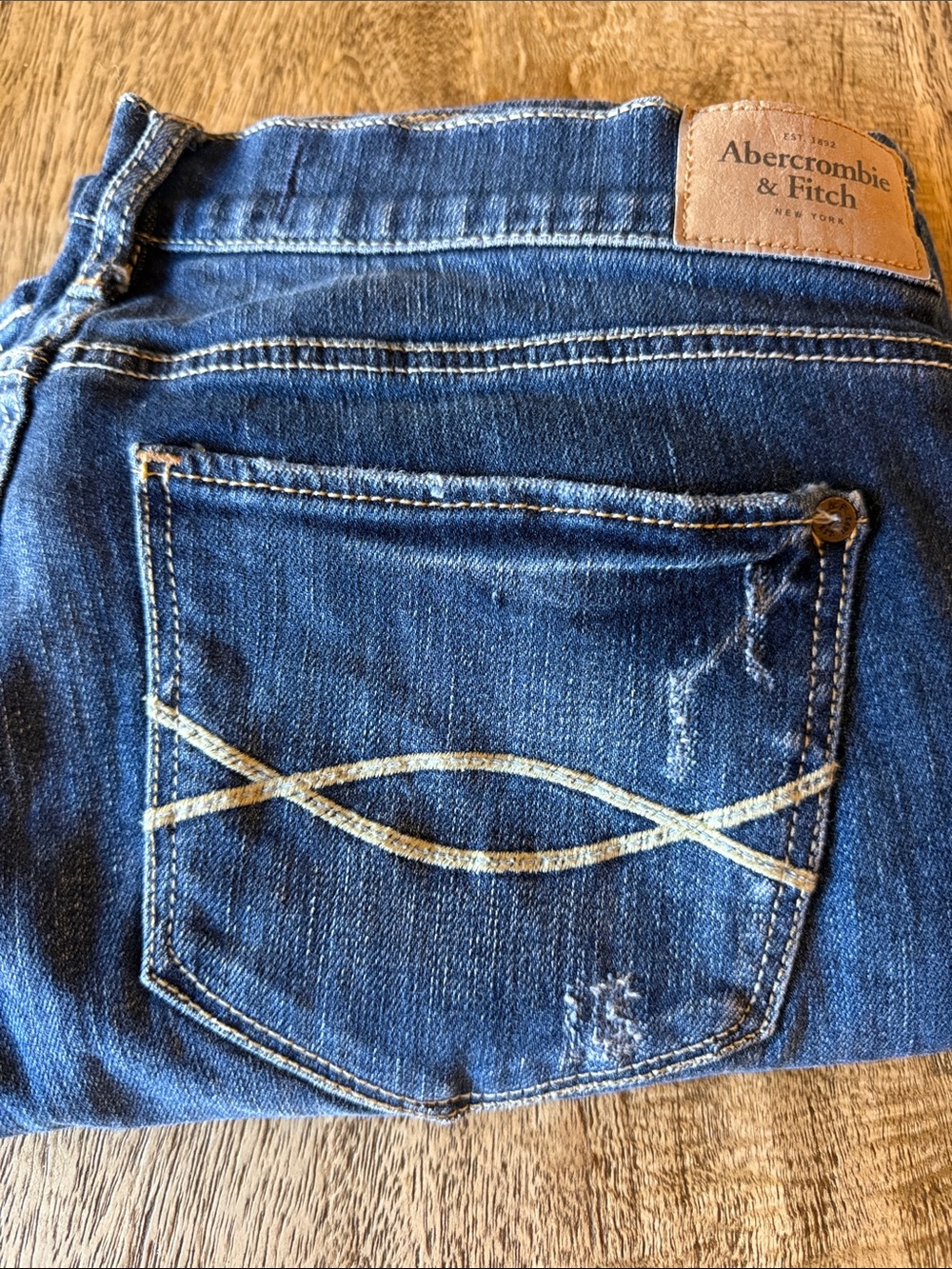Abercrombie & Fitch Women’s Dark Blue Skinny Jeans with Cream Stitching